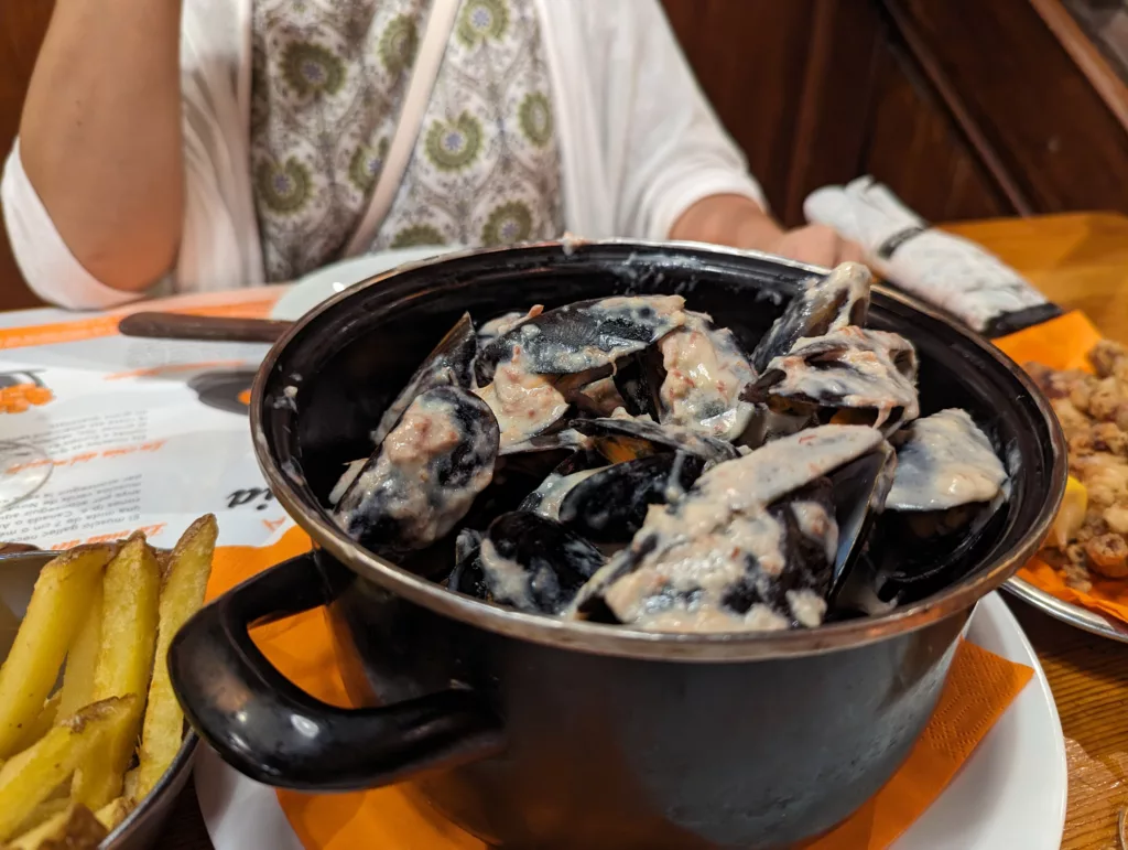 Mussels in pot