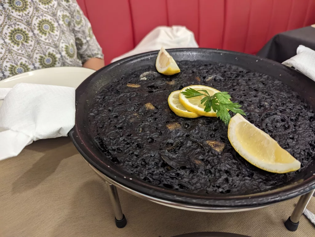 Black paella