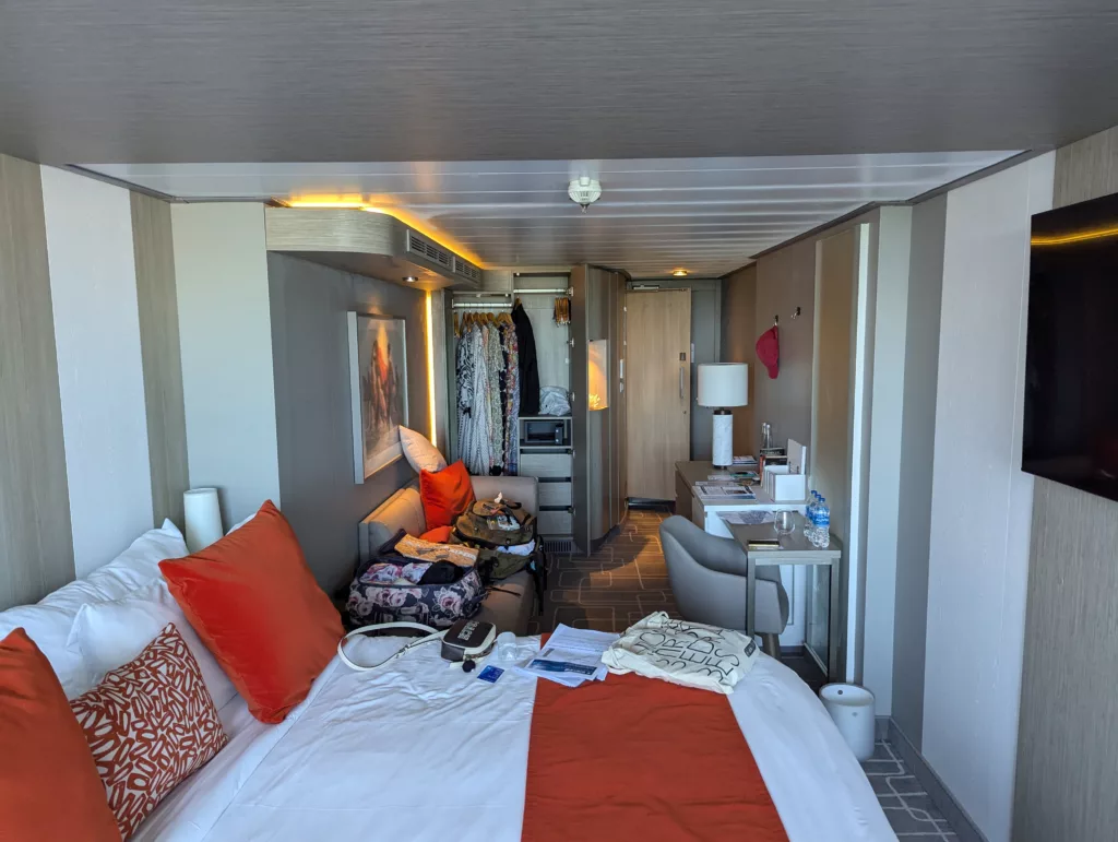 View of the room towards the door.